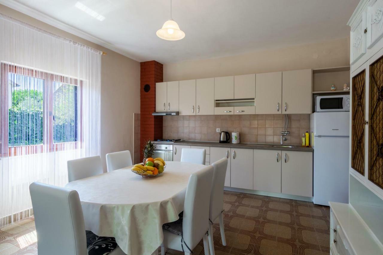 Vacation House Maslina Rupalj Exterior foto
