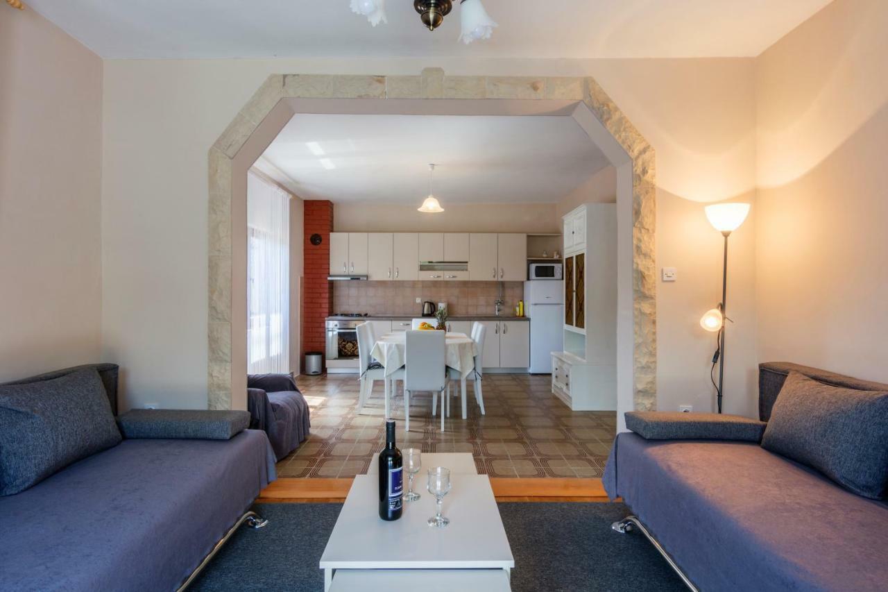 Vacation House Maslina Rupalj Exterior foto